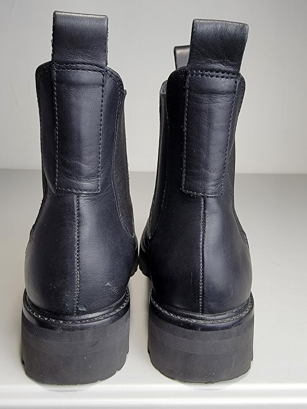 Everlane "The Lug" Sole Chelsea Boots Size 8 Black Leather Ankle Booties 90s Y2K - Picture 6 of 16